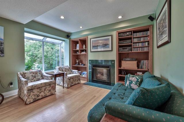 10 Annesley Ave, House detached with 5 bedrooms, 2 bathrooms and 3 parking in Toronto ON | Image 5