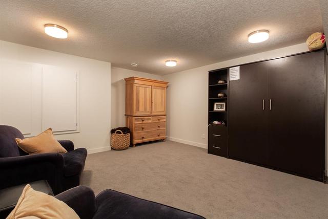 100 Dieppe Drive Sw, Home with 3 bedrooms, 3 bathrooms and 1 parking in Calgary AB | Image 37