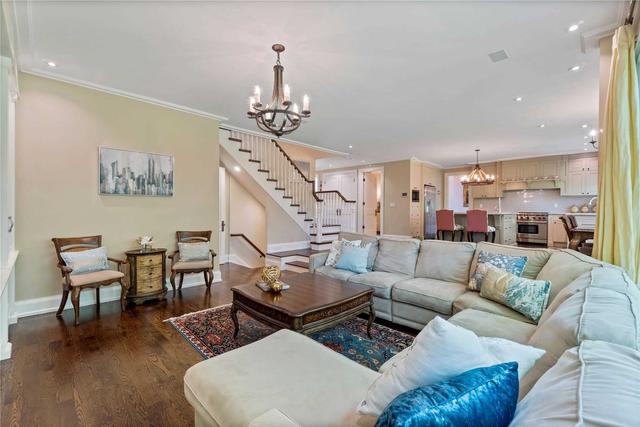 25 Sifton Crt, House detached with 4 bedrooms, 8 bathrooms and 9 parking in Toronto ON | Image 37