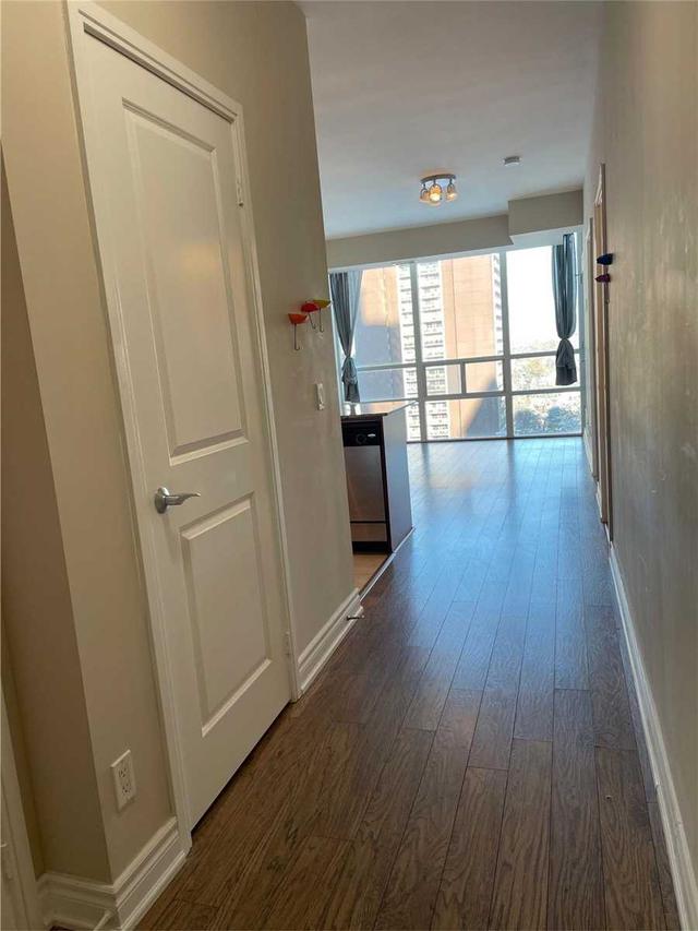 1201 - 88 Broadway Ave, Condo with 2 bedrooms, 2 bathrooms and 1 parking in Toronto ON | Image 2