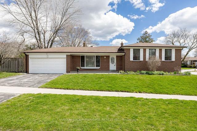 6 Hoseyhill Cres, House detached with 3 bedrooms, 2 bathrooms and 4 parking in Toronto ON | Image 1