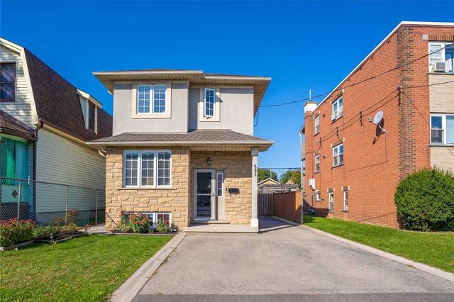 293 Tragina Ave N, House detached with 3 bedrooms, 3 bathrooms and 2 parking in Hamilton ON | Image 1