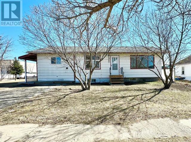 4907/4909 48 Street, House detached with 2 bedrooms, 2 bathrooms and 6 parking in Valleyview AB | Image 2