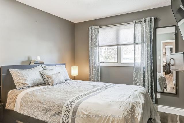 1082 Glencairn Ave, House detached with 3 bedrooms, 2 bathrooms and 3 parking in Toronto ON | Image 2