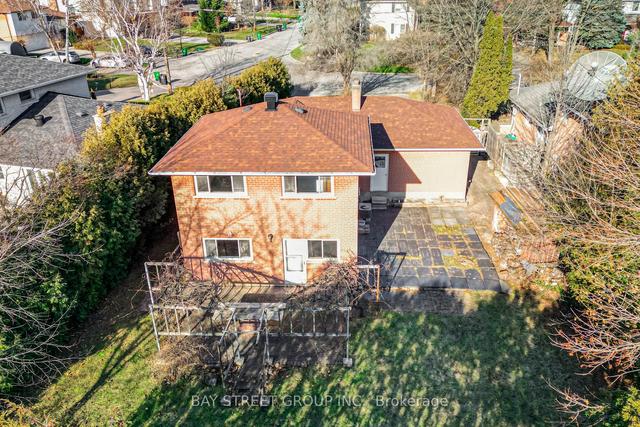 33 Hopperton Dr, House detached with 4 bedrooms, 2 bathrooms and 6 parking in Toronto ON | Image 27