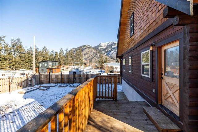 9115 Main Street, House detached with 3 bedrooms, 2 bathrooms and 3 parking in East Kootenay B BC | Image 50