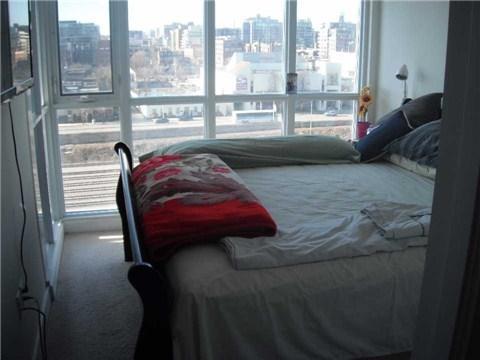 842a - 15 Iceboat Terr, Condo with 2 bedrooms, 1 bathrooms and 1 parking in Toronto ON | Image 4