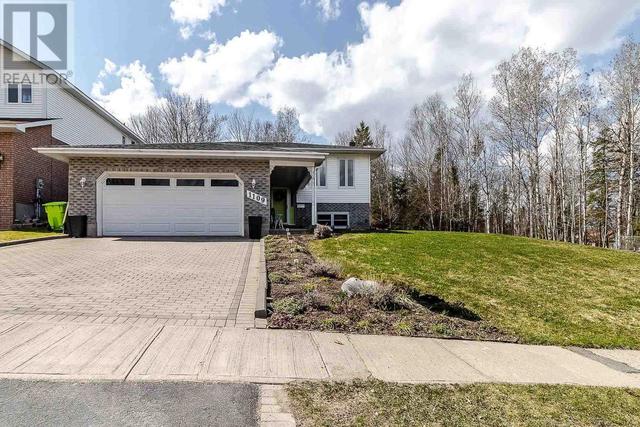 1109 Lake St, House detached with 3 bedrooms, 2 bathrooms and null parking in Sault Ste. Marie ON | Image 2