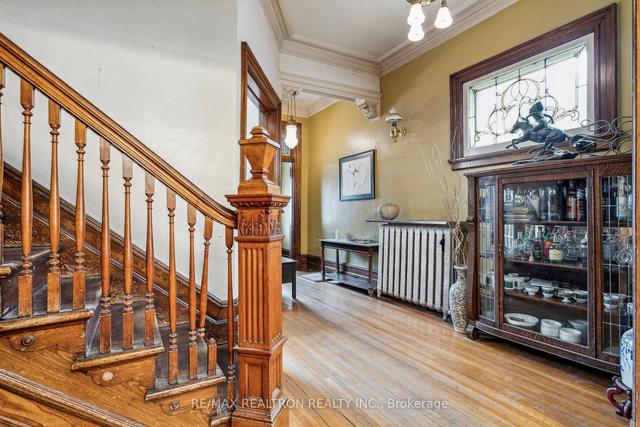 177 Dowling Ave, House detached with 7 bedrooms, 3 bathrooms and 4 parking in Toronto ON | Image 4