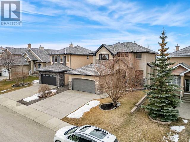 32 Royal Road Nw, House detached with 3 bedrooms, 3 bathrooms and 4 parking in Calgary AB | Image 2