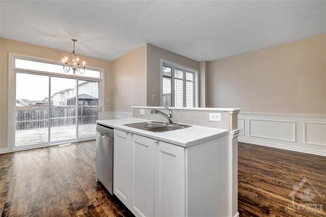 32 Torbec Avenue, Townhouse with 3 bedrooms, 3 bathrooms and 2 parking in Ottawa ON | Image 13