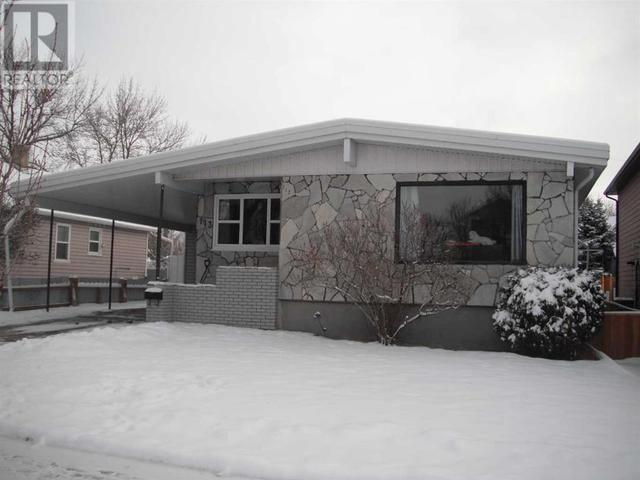 113 14 Street N, House detached with 4 bedrooms, 2 bathrooms and 5 parking in Lethbridge AB | Image 2
