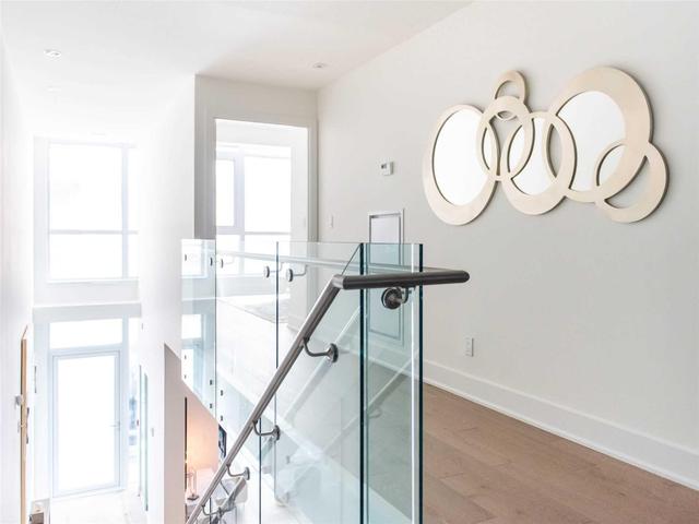 Th 28 - 30 Nelson St, Townhouse with 3 bedrooms, 3 bathrooms and 2 parking in Toronto ON | Image 8