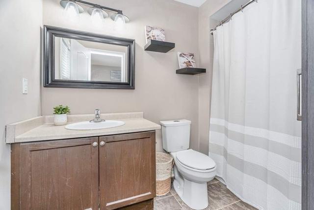 110 Diana Way, House detached with 2 bedrooms, 3 bathrooms and 4 parking in Barrie ON | Image 6