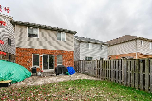 19 Sinclair St, House detached with 3 bedrooms, 3 bathrooms and 4 parking in Guelph ON | Image 24