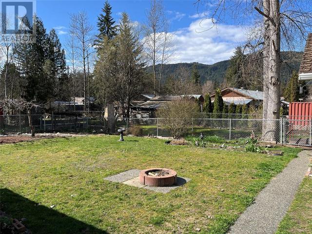 434 Oak Avenue, House detached with 3 bedrooms, 1 bathrooms and 6 parking in Sicamous BC | Image 33