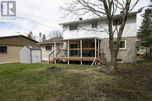 33 Huntington Pk, House detached with 4 bedrooms, 2 bathrooms and null parking in Sault Ste. Marie ON | Image 9