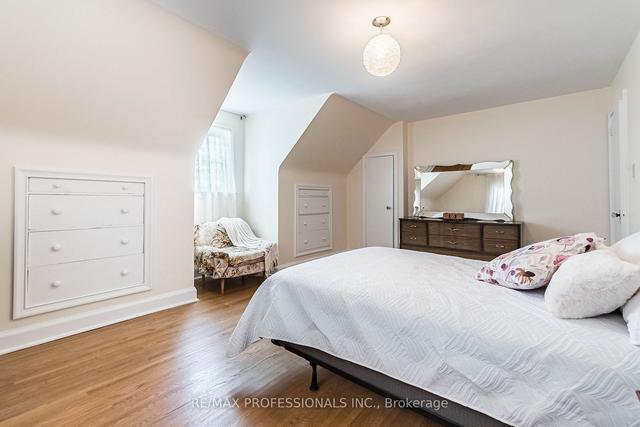 36 Thorndale Ave, House detached with 4 bedrooms, 3 bathrooms and 5 parking in Toronto ON | Image 17