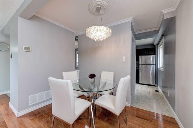 22 Grand Rapids Sq, House detached with 3 bedrooms, 2 bathrooms and 5 parking in Brampton ON | Image 32