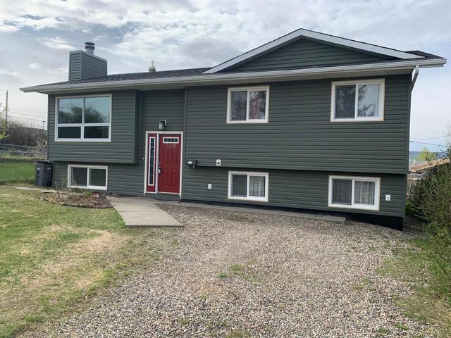 709 98 Avenue, House detached with 4 bedrooms, 2 bathrooms and 1 parking in Dawson Creek BC | Card Image