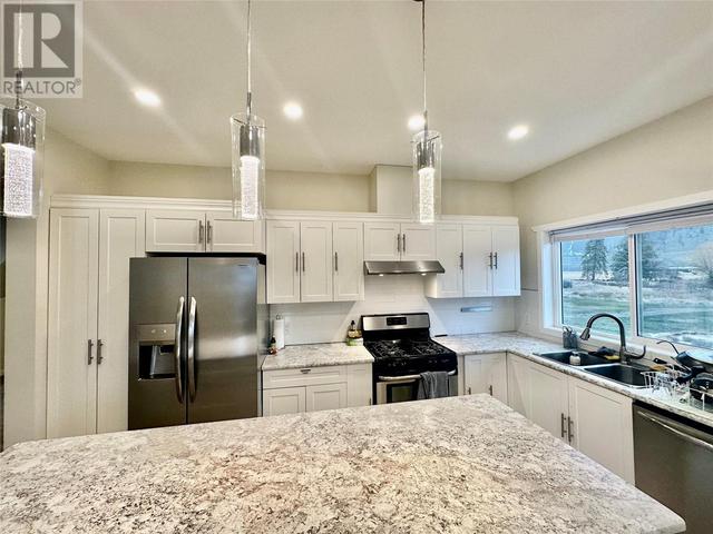 2338 Hwy 3, House detached with 5 bedrooms, 6 bathrooms and 4 parking in Okanagan Similkameen B BC | Image 58