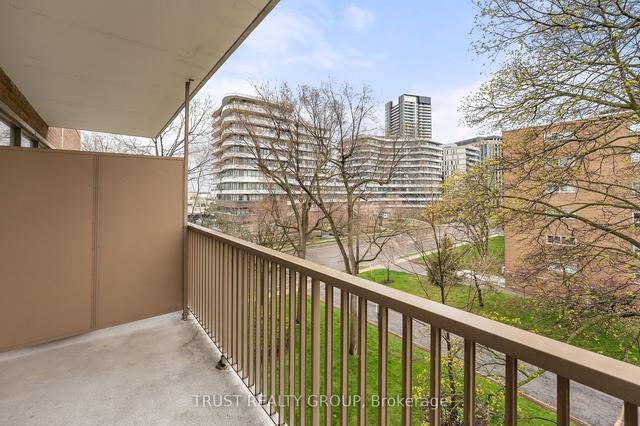 303 - 160 The Donway W, Condo with 2 bedrooms, 1 bathrooms and 1 parking in Toronto ON | Image 7