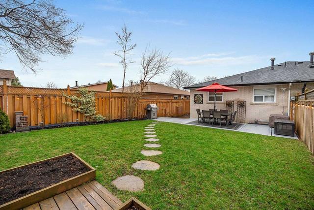 2443 Padstow Cres, House semidetached with 3 bedrooms, 2 bathrooms and 3 parking in Mississauga ON | Image 26