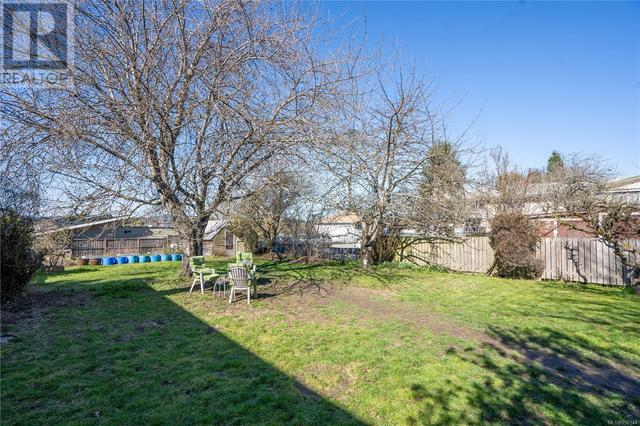 3228 Seaton St, House detached with 2 bedrooms, 1 bathrooms and 4 parking in Saanich BC | Image 30