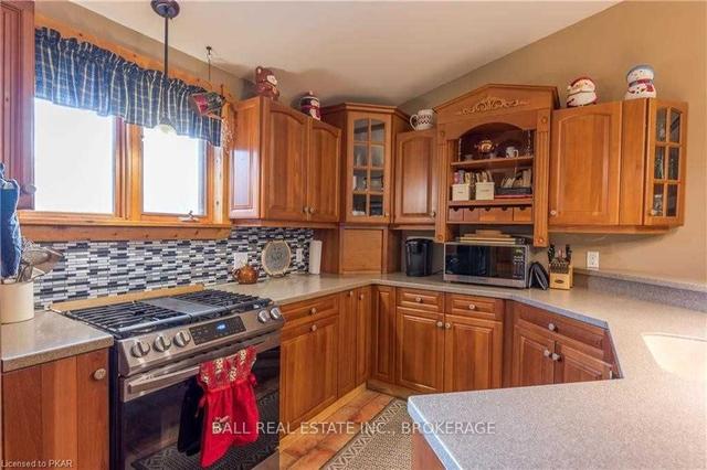 2115 County Road 620 Rd, House detached with 3 bedrooms, 2 bathrooms and 26 parking in North Kawartha ON | Image 4