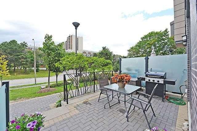 Th 67 - 27 Valhalla Inn Rd, Townhouse with 3 bedrooms, 3 bathrooms and 1 parking in Toronto ON | Image 3