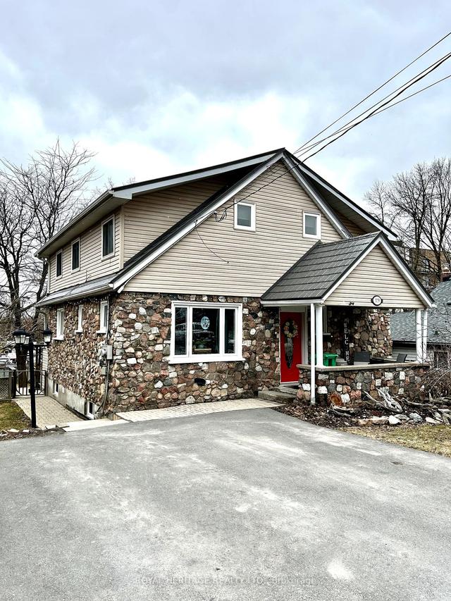 379 Rogers St, House detached with 4 bedrooms, 2 bathrooms and 4 parking in Peterborough ON | Image 1