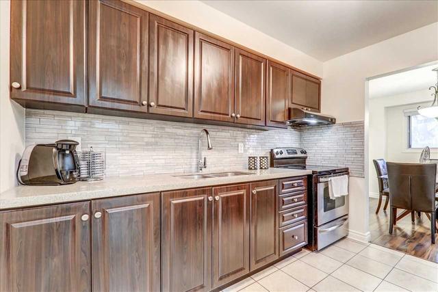 22 Enmount Dr, Townhouse with 3 bedrooms, 2 bathrooms and 2 parking in Brampton ON | Image 18