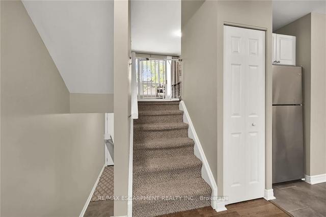 p3 - 444 Stone Church Rd W, Townhouse with 3 bedrooms, 2 bathrooms and 2 parking in Hamilton ON | Image 4