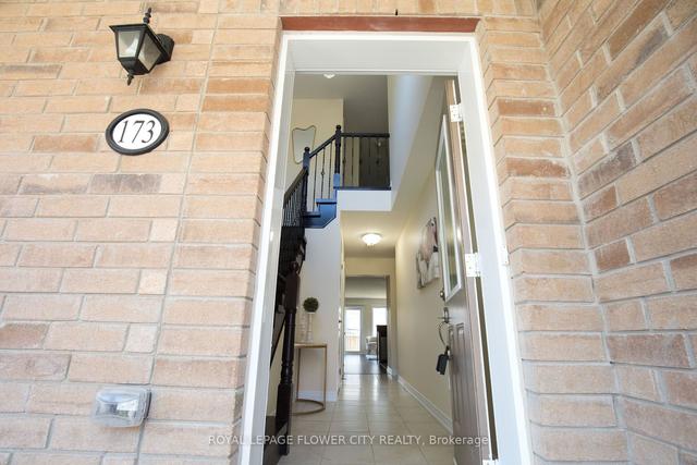 173 Law Dr, House attached with 3 bedrooms, 3 bathrooms and 3 parking in Guelph ON | Image 35