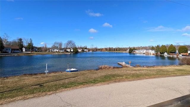 27 Trillium Beach Dr, Condo with 2 bedrooms, 1 bathrooms and 3 parking in Puslinch ON | Image 4