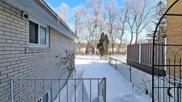 17 Baroness Cres, House detached with 3 bedrooms, 3 bathrooms and 4 parking in Toronto ON | Image 8