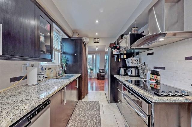 3241 Mccarthy Crt, House semidetached with 3 bedrooms, 3 bathrooms and 6 parking in Mississauga ON | Image 5