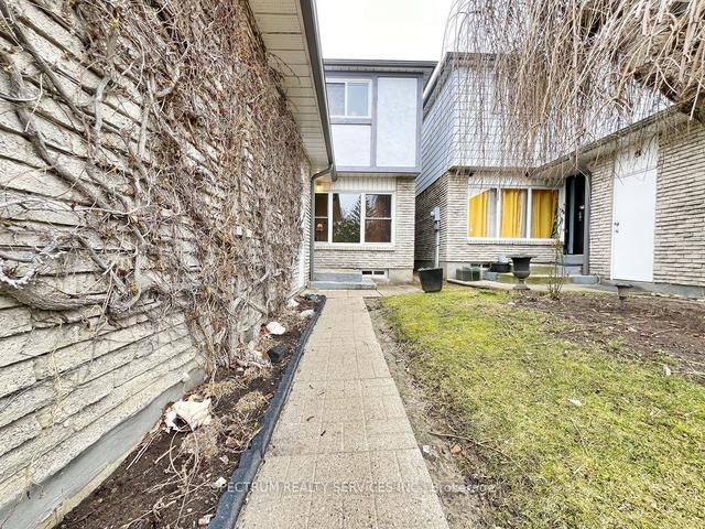 139 Torresdale Ave, Townhouse with 3 bedrooms, 2 bathrooms and 2 parking in Toronto ON | Image 37