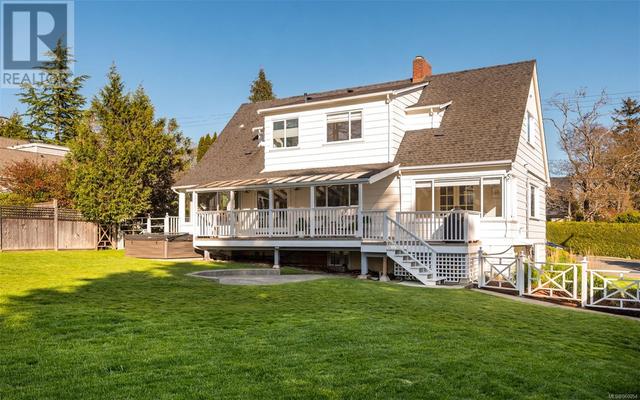 3084 Cadboro Bay Rd, House detached with 5 bedrooms, 3 bathrooms and 2 parking in Oak Bay BC | Image 38
