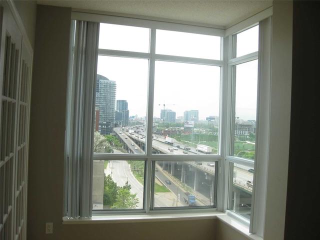 1004 - 410 Queens Quay W, Condo with 1 bedrooms, 1 bathrooms and 1 parking in Toronto ON | Image 9