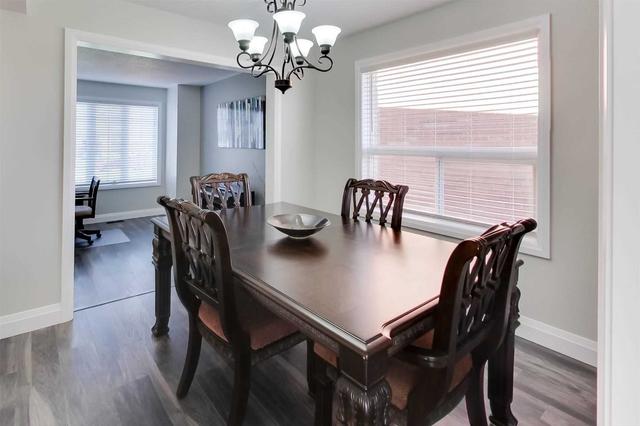 19 Sherwood Crt, House detached with 3 bedrooms, 3 bathrooms and 6 parking in Barrie ON | Image 3