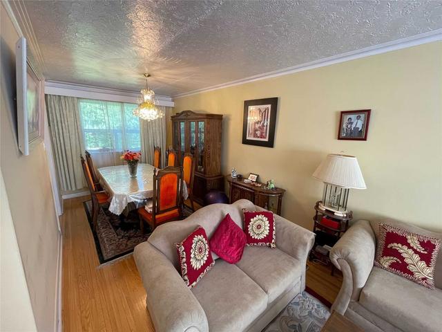 17 Cabot Crt, House semidetached with 3 bedrooms, 2 bathrooms and 3 parking in Toronto ON | Image 29