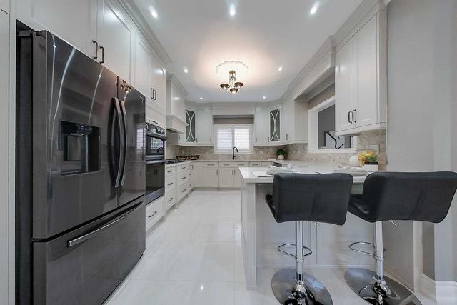 7327 Glamorgan Way, House detached with 4 bedrooms, 5 bathrooms and 5 parking in Mississauga ON | Image 7
