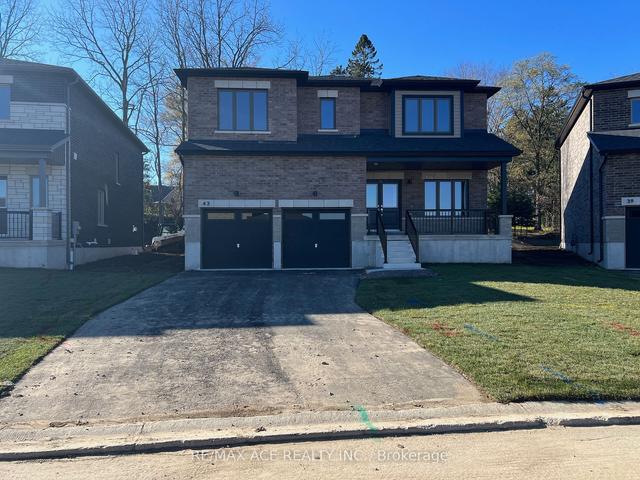 43 Tulip Cres N, House detached with 5 bedrooms, 4 bathrooms and 6 parking in Norfolk County ON | Image 1