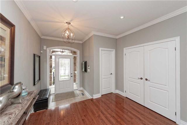 236 Vanda Dr, House detached with 5 bedrooms, 4 bathrooms and 3 parking in Vaughan ON | Image 2