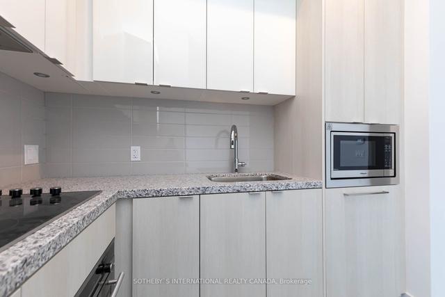 5308 - 125 Blue Jays Way, Condo with 3 bedrooms, 2 bathrooms and 0 parking in Toronto ON | Image 2