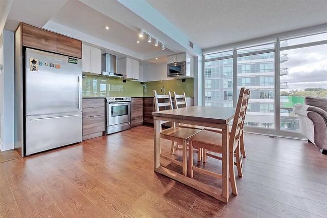 609 - 121 Mcmahon Dr, Condo with 2 bedrooms, 2 bathrooms and 1 parking in Toronto ON | Image 5