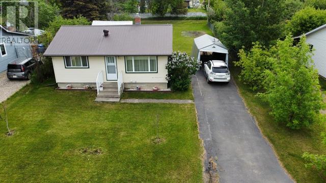 908 6 Avenue, House detached with 2 bedrooms, 1 bathrooms and 4 parking in Beaverlodge AB | Image 1