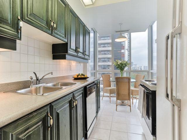 Lph08 - 38 Avoca Ave, Condo with 2 bedrooms, 2 bathrooms and 1 parking in Toronto ON | Image 10