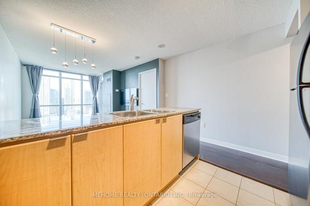 2302 - 11 Brunel Crt, Condo with 1 bedrooms, 1 bathrooms and 1 parking in Toronto ON | Image 3